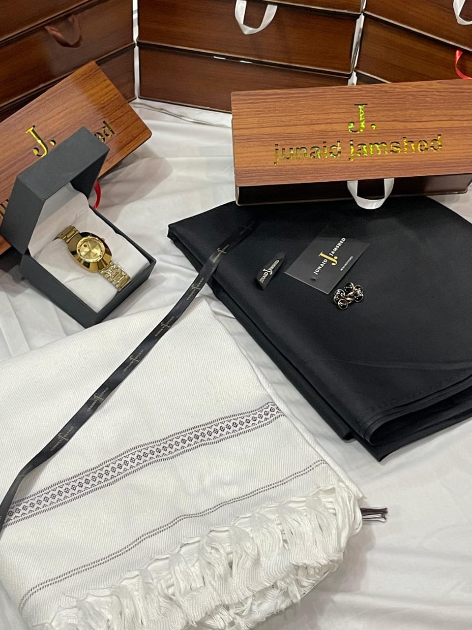 SPECIAL J. DEAL BOX (J. WOOHL SHAWL+J. SUIT+RADO WATCH)